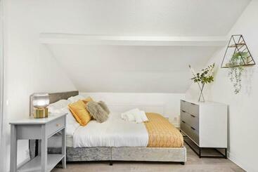Жильё для туристов The Bayford Hub   Classy Spacious Studio Flat