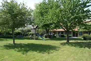 ツーリストアパートメント De Meiboom Vakantiehoeve Tot 21 Pers