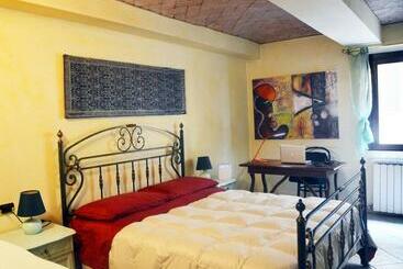 Turista apartmanok Il Gioiellino Di Modena   Elegant Apartment[☆☆☆☆☆]