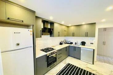 ツーリストアパートメント Suit Mavera