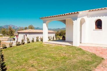 דירות לתיירים Villetta Di Recente Costruzione 700mt Dalla Spiaggia By Budoniaffitti