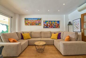 Turistihuoneistot Impresionante Villa Con Piscina