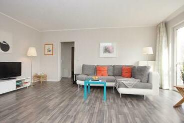 Жильё для туристов Ferienwohnung 4 Im Strandhaus Lobbe