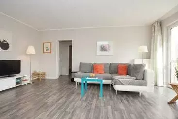 Turistihuoneistot Ferienwohnung 4 Im Strandhaus Lobbe