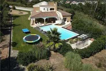 ツーリストアパートメント Stunning And Luxurious Villa And Pool Surrounded By Green