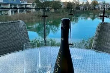 Turistihuoneistot Luxurious Lakefront Home With Pool/spa Access