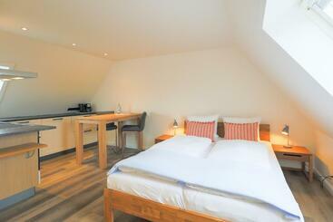 ツーリストアパートメント Appartement Friesländer