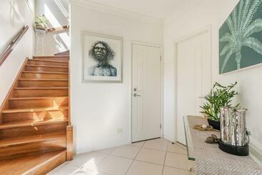 Жильё для туристов Beach Escape   Sunsets Over The River