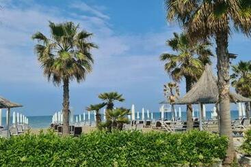 شقق خاصة سياحية Family Apartment In Golem