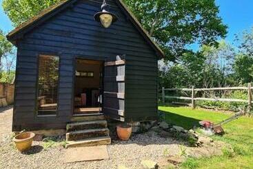 ツーリストアパートメント Gatwick Hideout