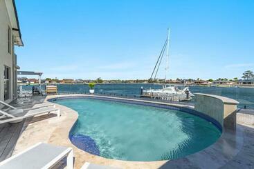 דירות לתיירים Tecoma 3   Most Popular Waterfront