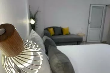 آپارتمان‌های توریست‌ها @home+