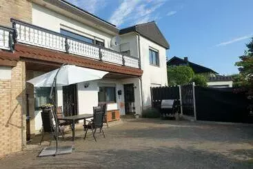 Apartamentos turísticos Ferienwohnung Im Modernen Ambiente Mit Eigenem Außenbereich