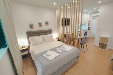 Жильё для туристов A Window To Porto – Premium Apartment Porto Downtown