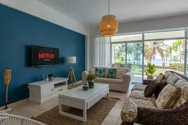 آپارتمان‌های توریست‌ها Beachfrontspacious Private Access To Beach