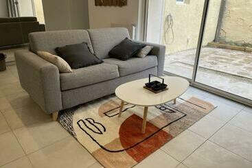 Apartamente turistice Appartement Climatisé Avec Cour En Centre Ville