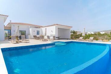 Turistlejligheder Aretousa Dyo By Prestige Bookings