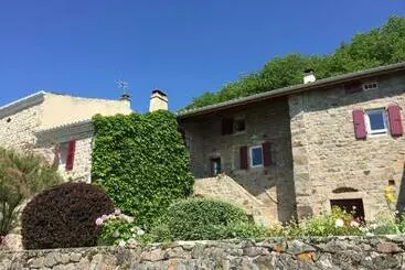 ツーリストアパートメント Charmant Gîte Avec Poêle à Bois, Terrasse Et Jardin, Sentiers Rando, 1 Chambre + Mezzanine   Fr 1 49