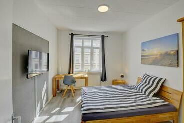 ツーリストアパートメント Monteurwohnung   Schiefe Stube