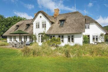 ツーリストアパートメント Moby Dick