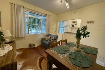 Apartamentos turísticos Charmoso Apto De 2 Quartos A 100m Do Mar, Super Central