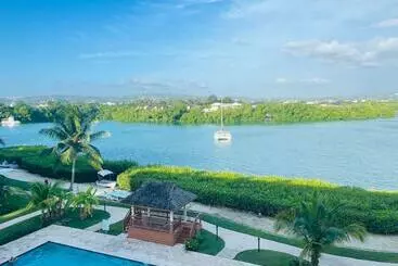 آپارتمان‌های توریست‌ها Luxury Apartments And Rooms,the Lagoons