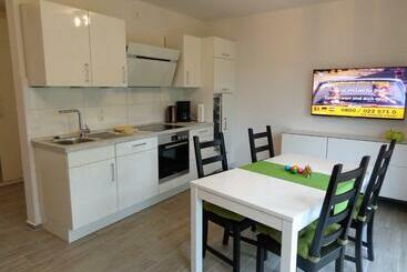 Turist apartmanları Ostfrieslands Perle Ferienwohnung An Der Nordseeküste, Sauna, Terrasse, Garten, Ruhige Lage, Wlan