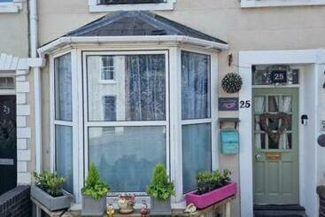 Жильё для туристов Town Cottage Ground Floor Appartment