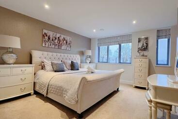 דירות לתיירים No6, Luxury Townhouse Near Bicester Village