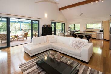 דירות לתיירים The River House In The Heart Of Margaret River!