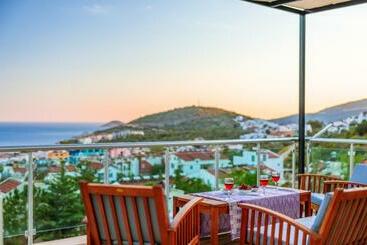 Tourist flats Villa Mystic 5br/6bth Prvt Pool Garden & Sea Views