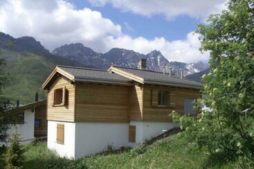 ツーリストアパートメント Chalet Höckli Wohnung 1