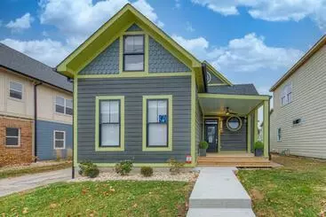 آپارتمان‌های توریست‌ها It S All Good   Two Homes Sleeps 18