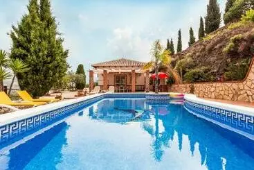 Turist apartmanları Awesome Home In Cmpeta With 2 Bedrooms, Wifi And Outdoor Swimming Pool