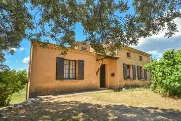 Pisos turísticos Stunning Home In Saint Siffret With Wifi