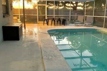 ツーリストアパートメント Horizon Oasis Pool Home Double Master