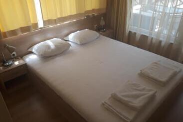 דירות לתיירים таня 10