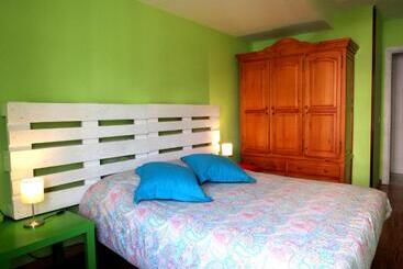 דירות לתיירים Www Parques De La Catedral Travel Com Parking Privado Gratis