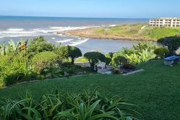 ツーリストアパートメント Aride 4 Awesome View Of Uvongo Main Swimming Beach From Communal Braai Area