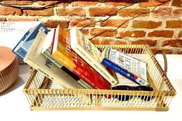 آپارتمان‌های توریست‌ها Calle Amparo100 Red Brick Loft For 8 Madrid Lavapies