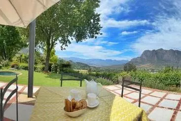 آپارتمان‌های توریست‌ها Camberley Wines   Luxury Accommodation