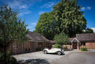 ツーリストアパートメント Ashbrook Lets