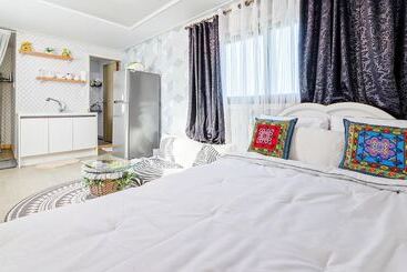 Jeju Kkot Hyang Gi Badasori Pension