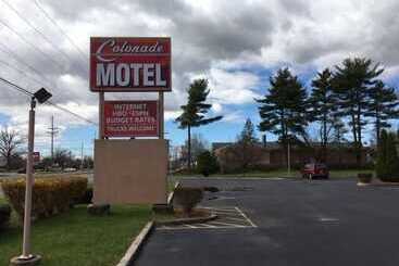 Colonade Motel