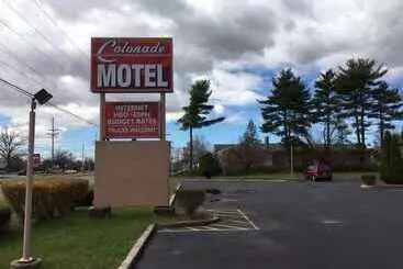 Colonade Motel