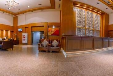 هتل Airport Resort & Spa