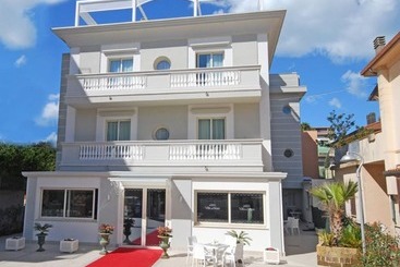هتل Residence Villa Del Mare