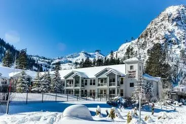 ホテル Ski In Ski Out Squaw Valley Lodge Slopeside Townhome
