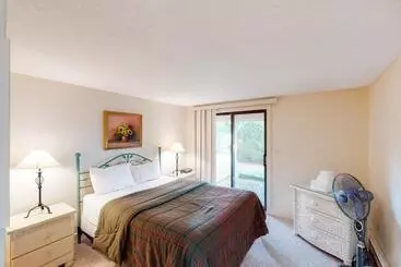 Hotel Bromley Village   Clovers 767a