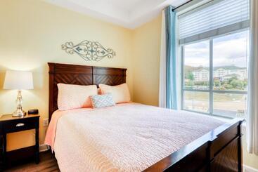 هتل River Crossing 401